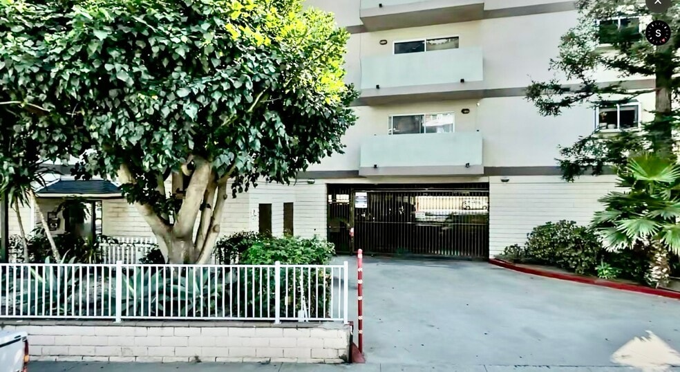 Building Photo - 4225 Inglewood Blvd