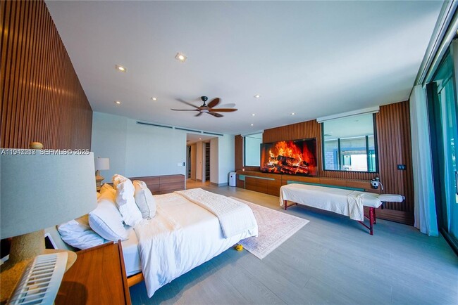 Building Photo - 7520 W Treasure Dr