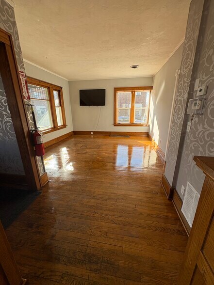 Building Photo - 217 S 4th St