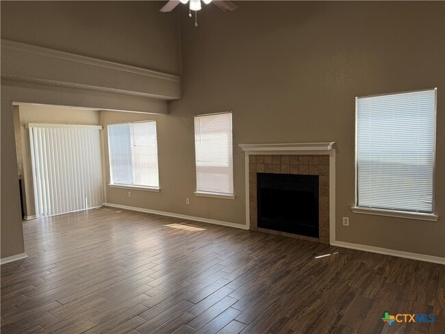 Building Photo - 3208 Green Valley Dr