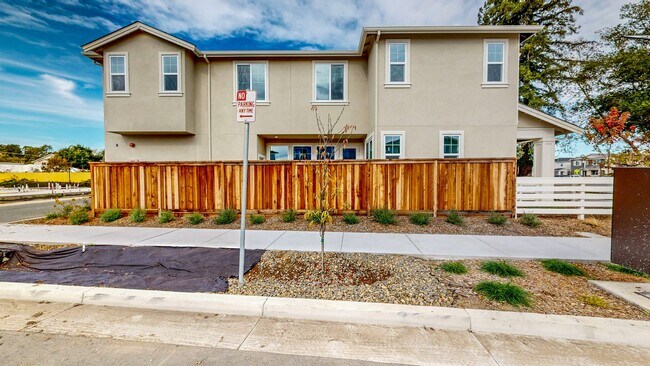 Building Photo - 2782 Sassy St