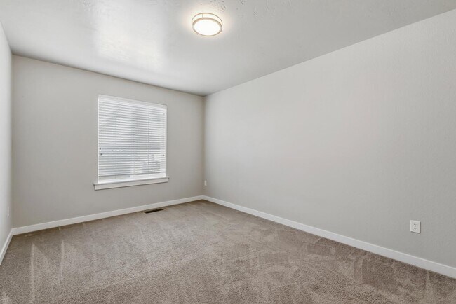 Building Photo - 2662 W Jayton Dr