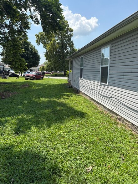 Building Photo - 1835 Carpenter Cir