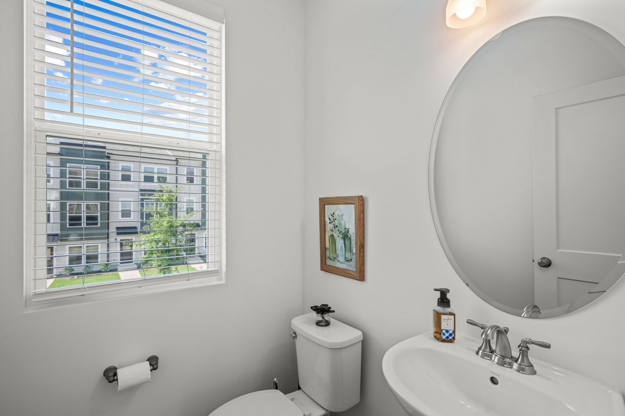 Building Photo - 1955 Robin Hill Ln