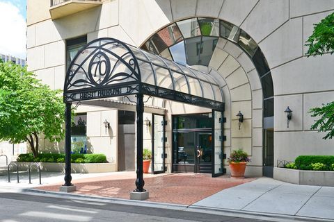 Building Photo - 70 W Huron St