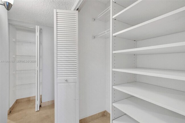 Building Photo - 18151 NE 31st Ct