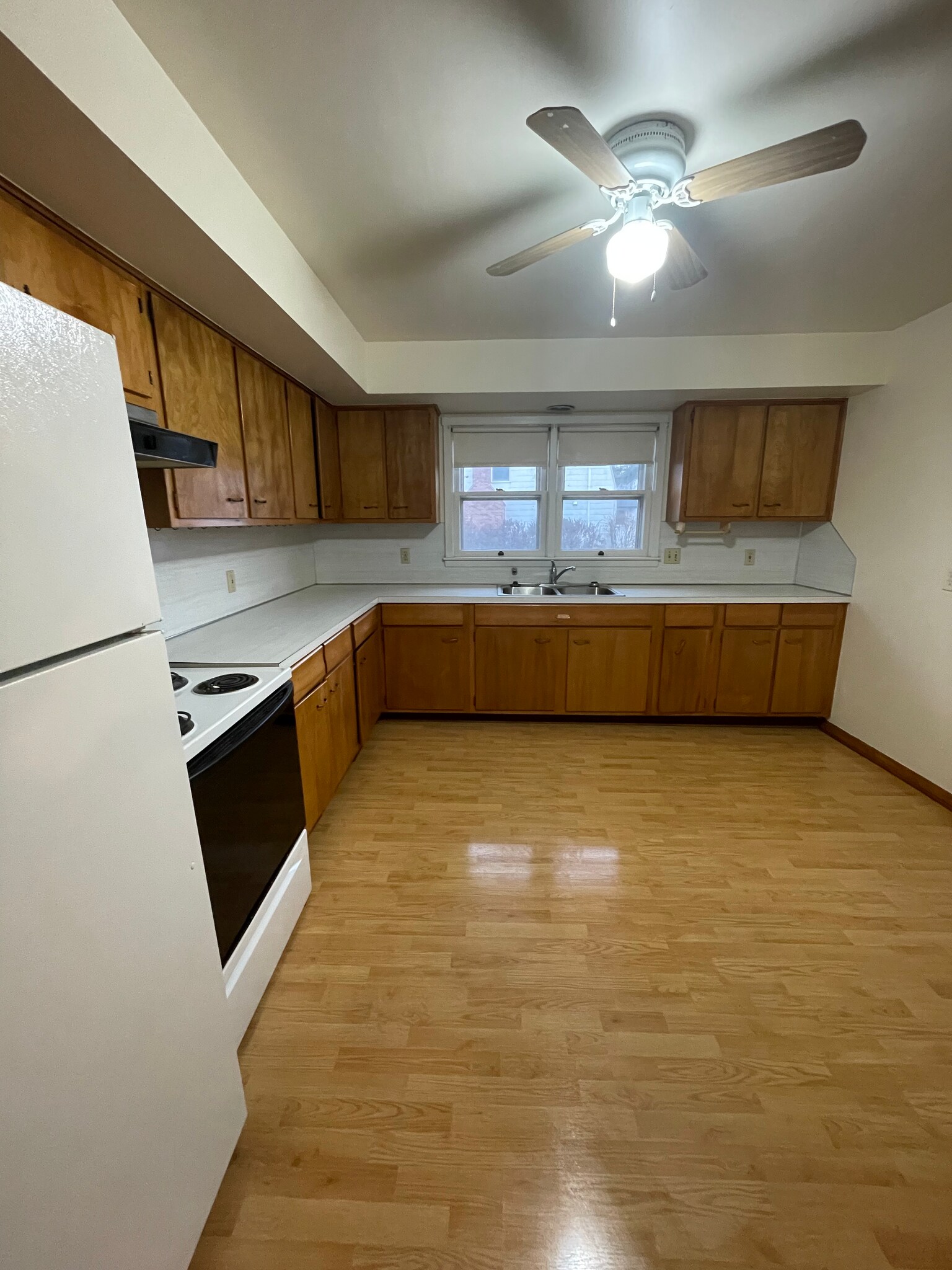 Building Photo - 156 S Chester St