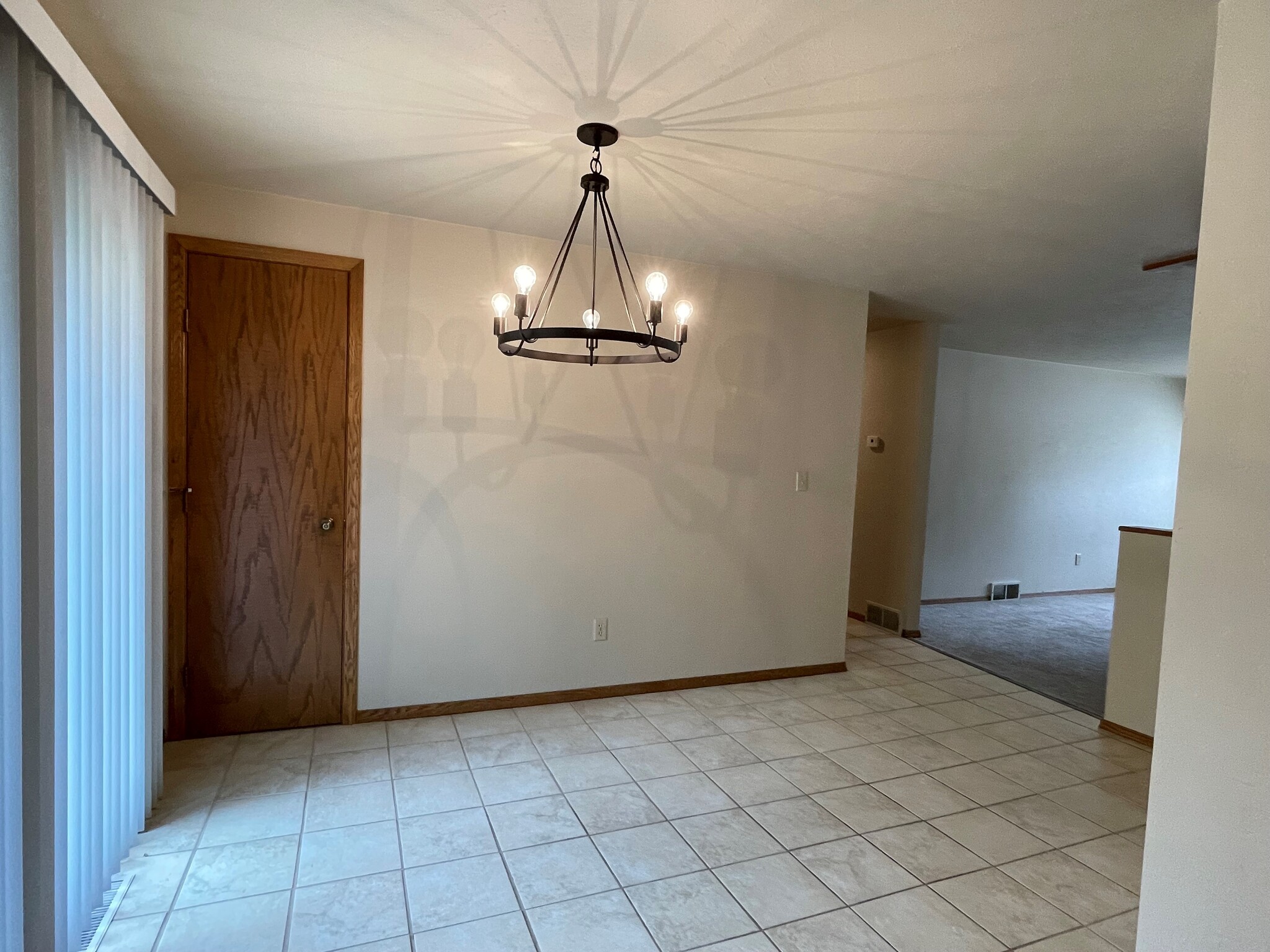 Building Photo - 1380 Cardinal Ln