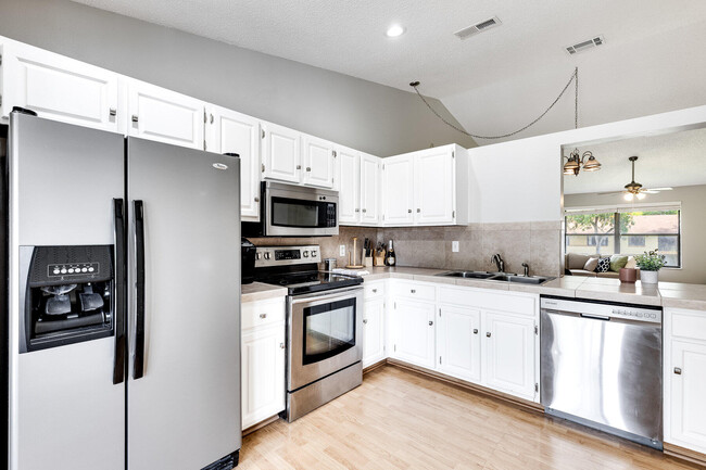 Building Photo - 13065 Albright Ct