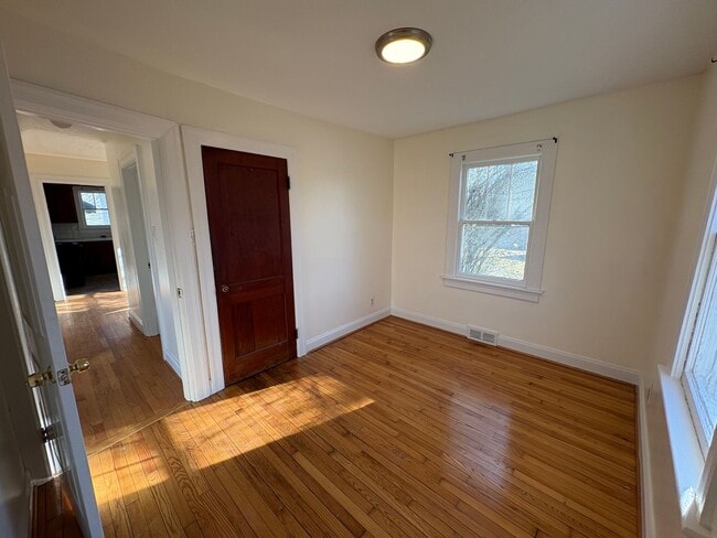 Building Photo - Beautiful house near Univeristy of Lynchburg! Four bedrooms, two bath!