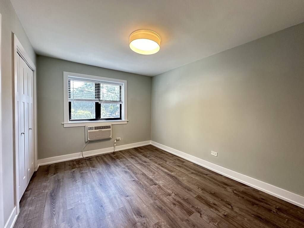 Building Photo - 507 W Barry Ave