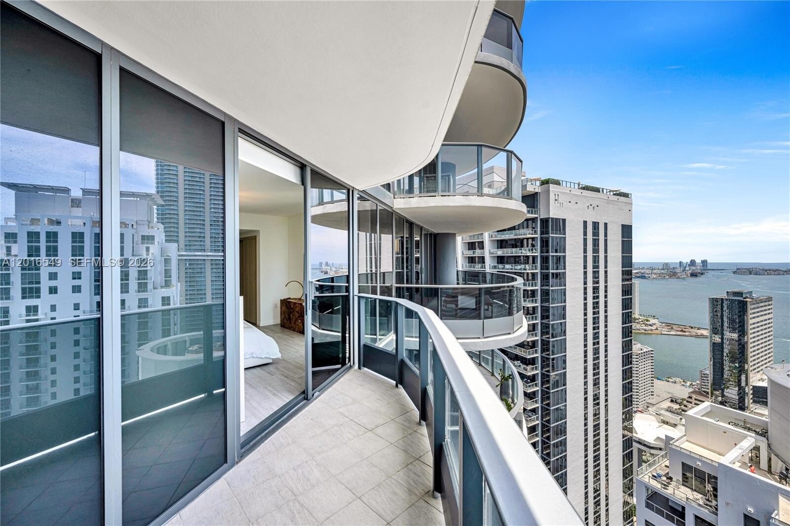 Building Photo - 1000 Brickell Plz