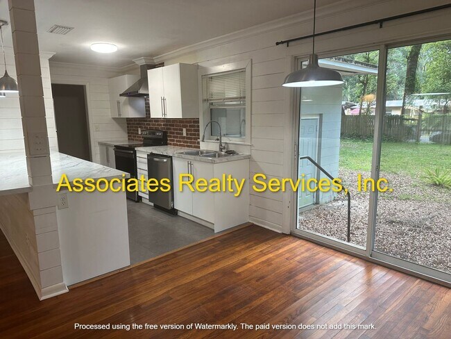 Building Photo - 3 Bedroom, 2 Bath Home in NW Gainesville. FULLY FENCED BACKYARD!!!