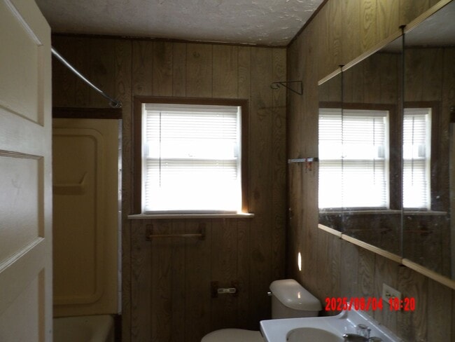 Building Photo - 2 Bedroom House with Full Basement