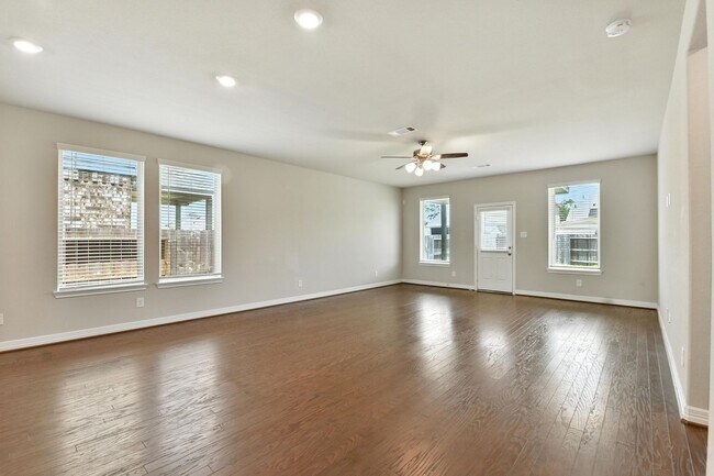 Building Photo - Spacious Home with Resort-Style Amenities