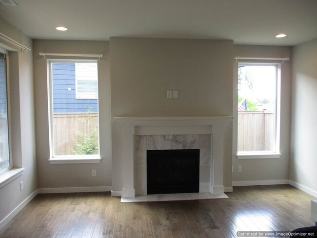 Building Photo - Spacious 4-Bedroom Home with Modern Comforts