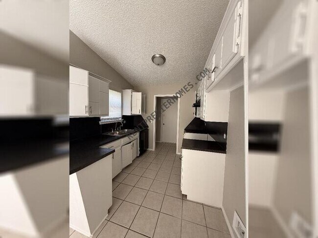 Building Photo - 1720 SE 7th St