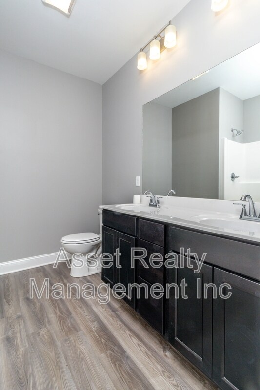 Building Photo - 4839 Lake Ln