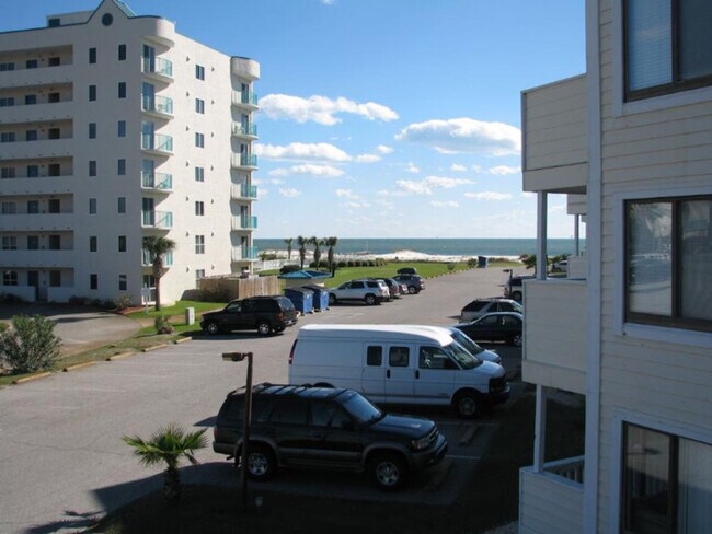 Building Photo - 497 Plantation Rd