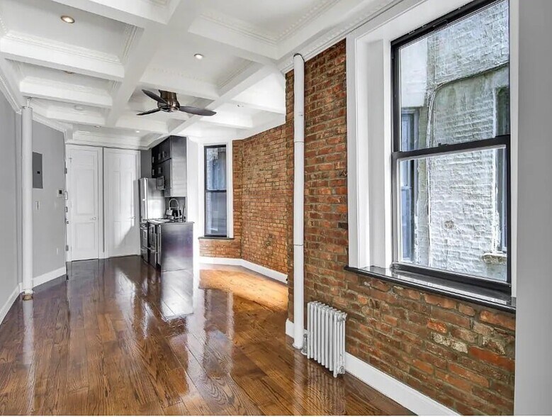 Building Photo - 5 W 103rd St