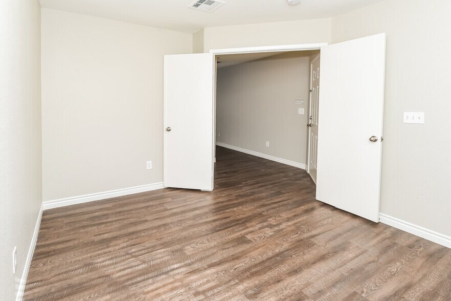 Building Photo - 1110 Cliffbrook Hedge Ave