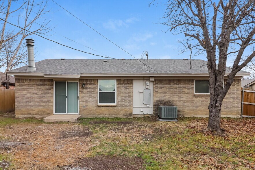 Building Photo - 6200 Kary Lynn Dr S