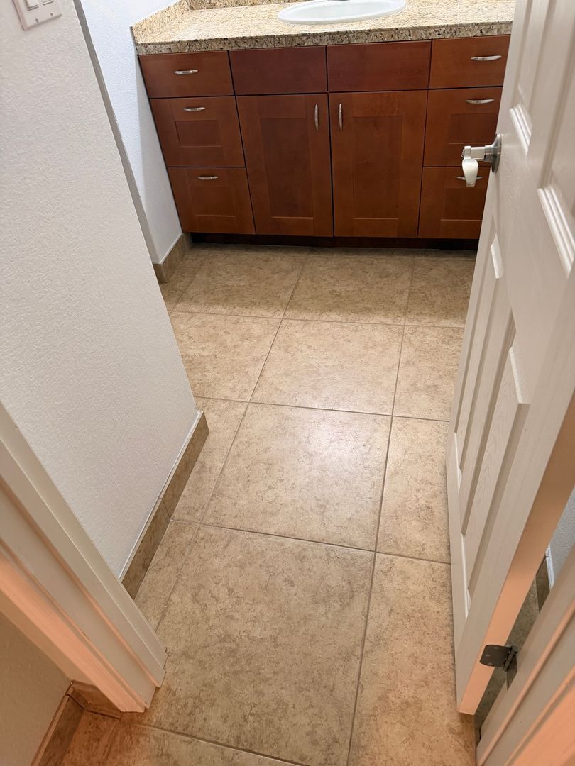 Building Photo - 7850 E Granada Rd