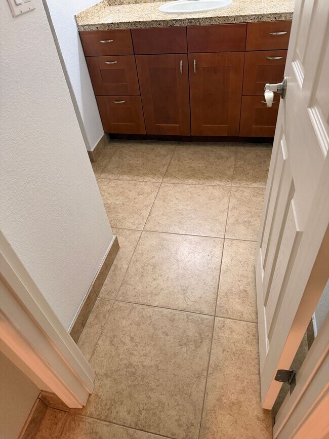 Building Photo - 7850 E Granada Rd