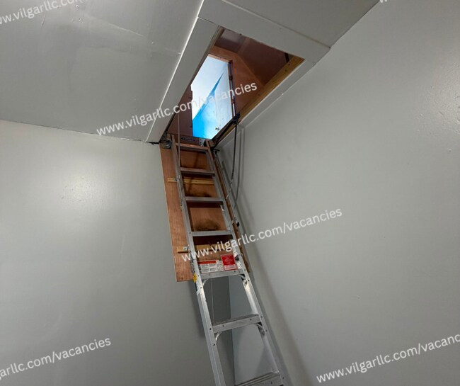 Building Photo - 5634 Claude Ave