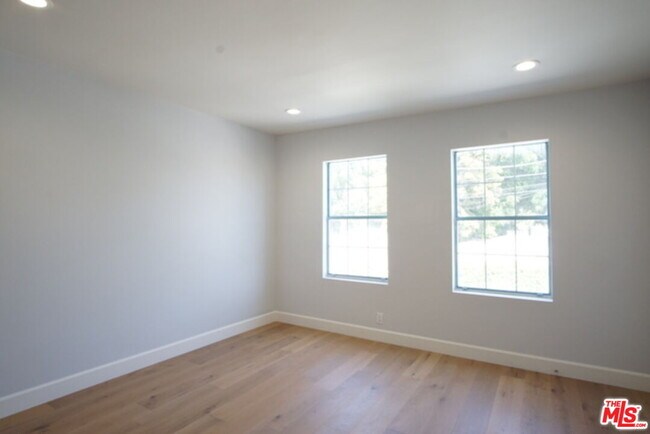Building Photo - 830 3rd Ave