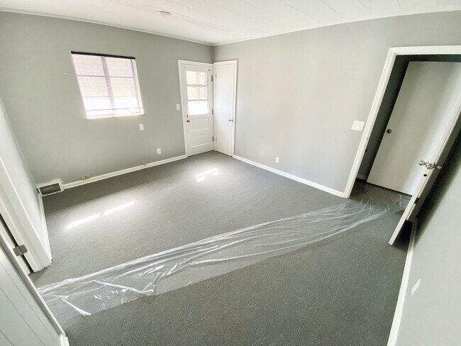 Building Photo - Remodeled Westgate Home with Attached Prof...