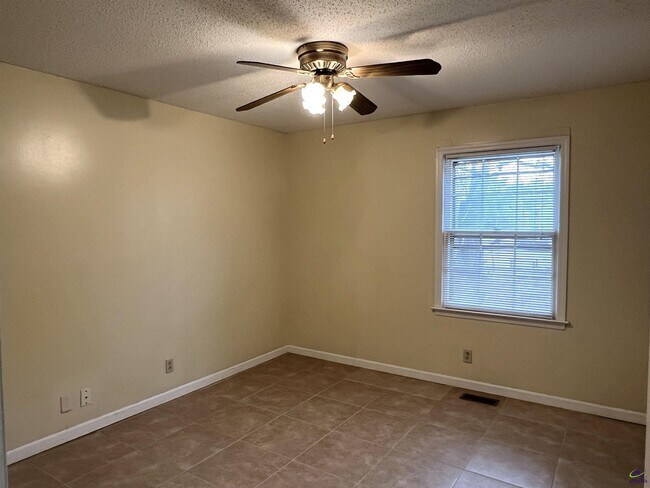 Building Photo - 3700 Dean Dr