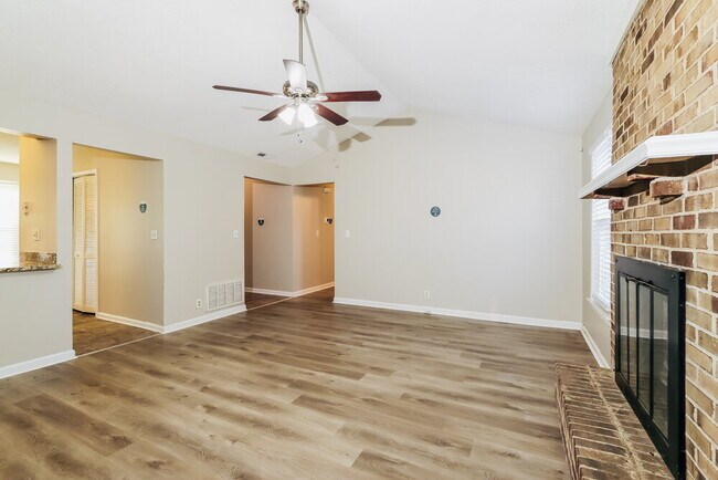 Building Photo - 7900 Rochelle Rd