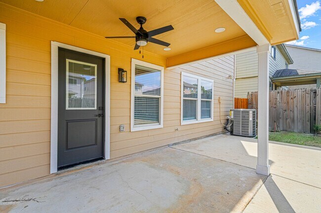 Building Photo - BEAUTIFUL 4 BEDROOM PROPERTY LOCATED IN BU...