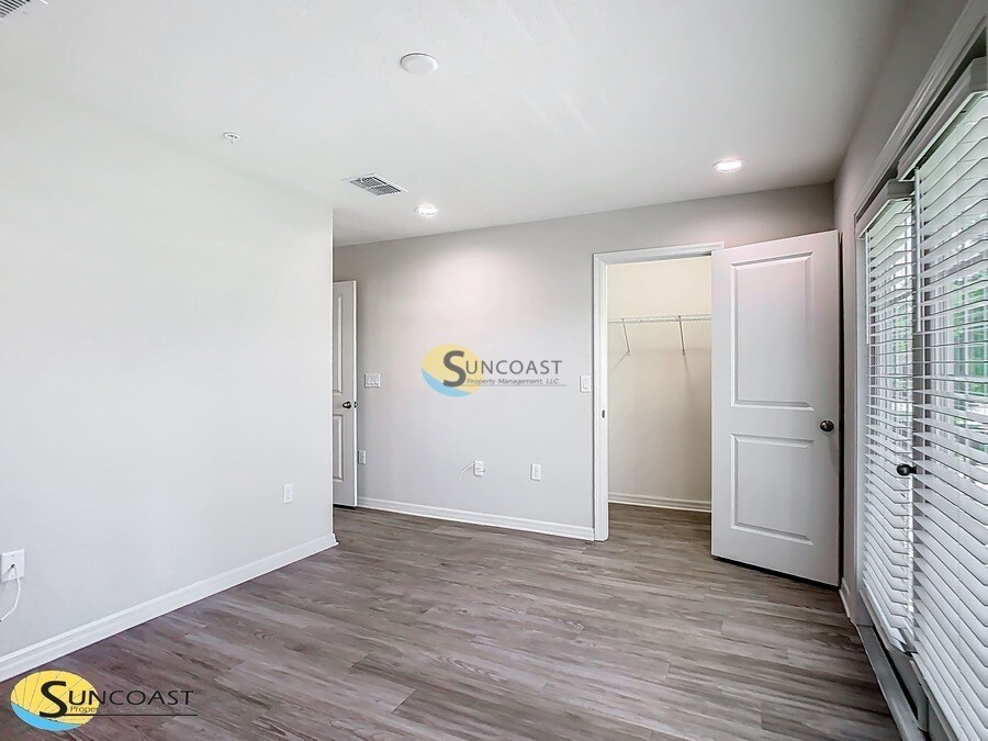 Building Photo - 3821 SW 43rd Ct