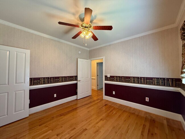 Building Photo - 785 Glenwood Dr