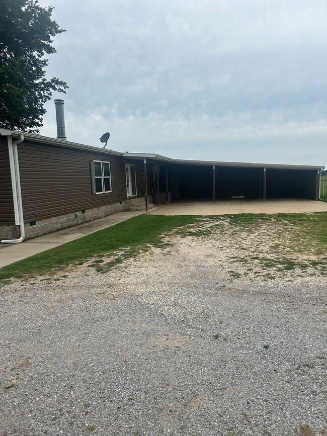 Building Photo - Nice 4 bedroom, 2 bath home with beautiful...