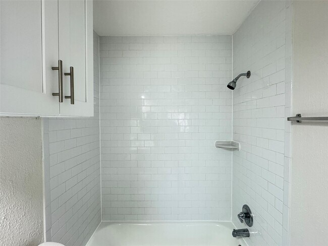 Building Photo - 10942 Beacave Bend Ct