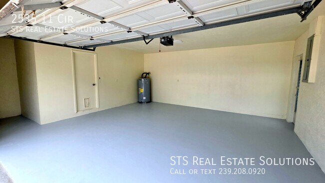 Building Photo - 2535 11 Cir-