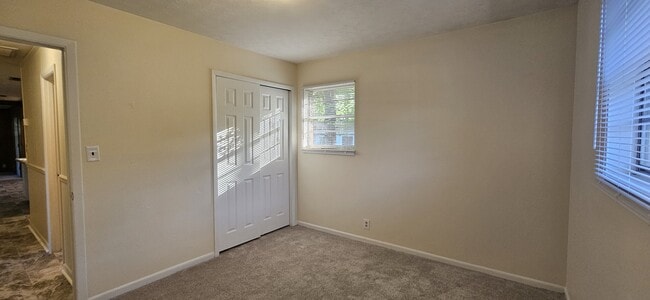 Building Photo - 306 Mustang Dr