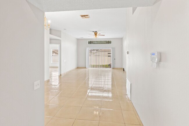 Building Photo - 10250 Hunters Haven Blvd