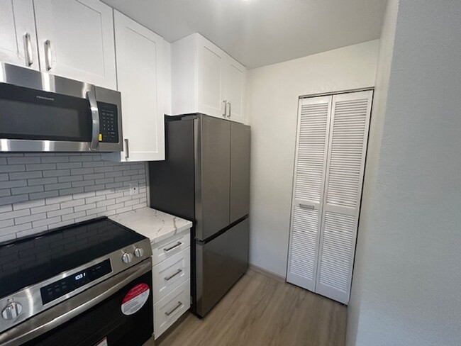 Building Photo - Available Now!  1 bedroom/ 1 bathroom/ 1 a...