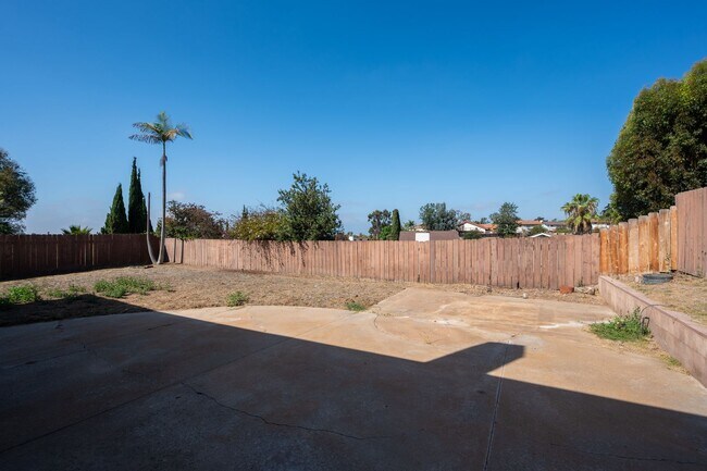 Building Photo - Spacious 2 Story House in cul-de-sac with ...