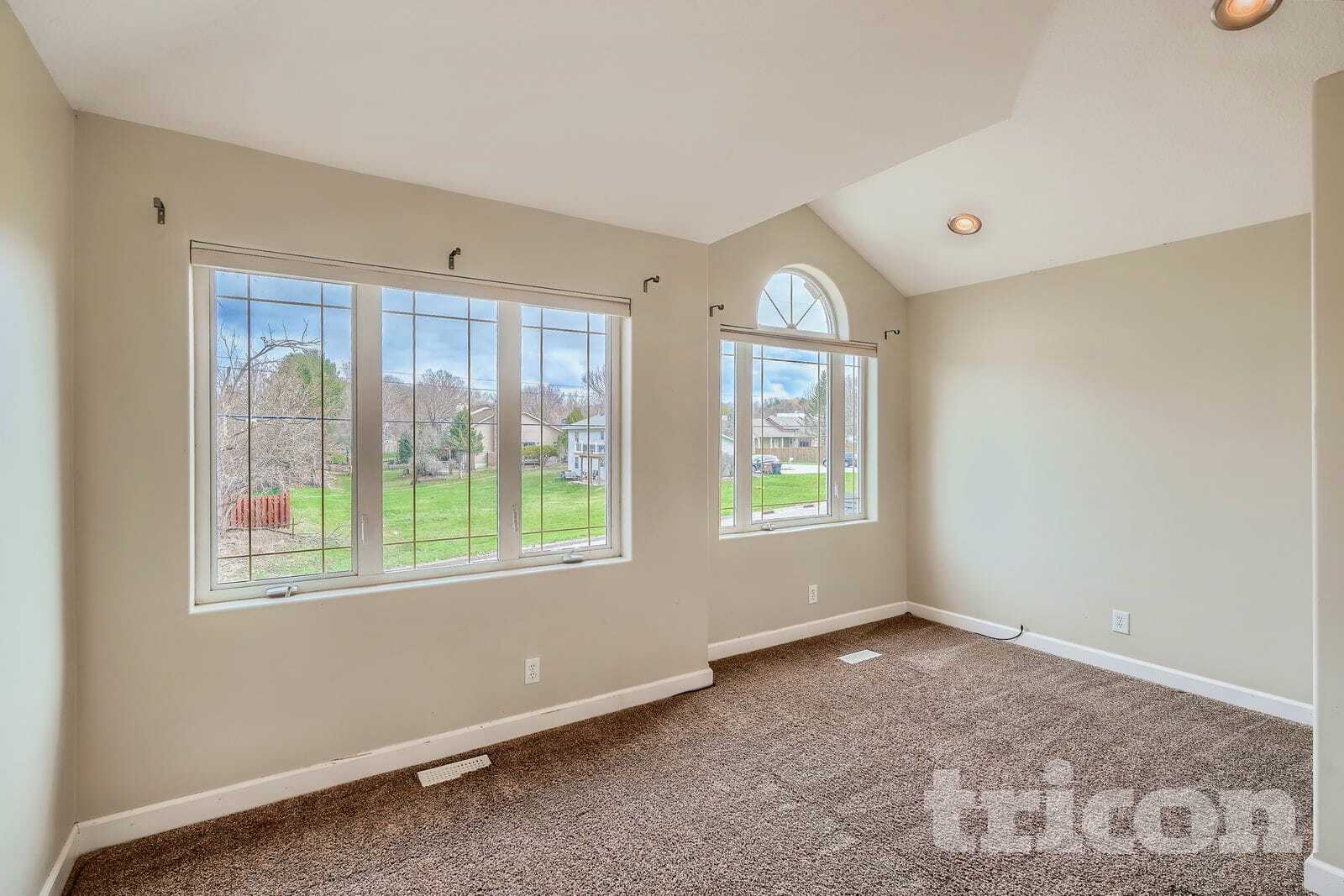 Building Photo - 2296 Highwood Ave E