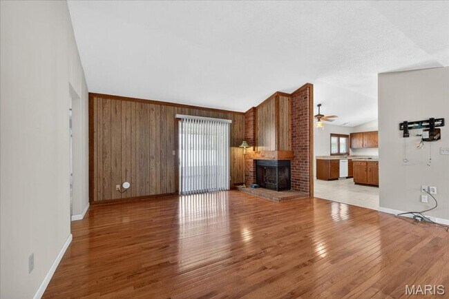 Building Photo - Welcome home to comfort and convenience in St. Peters!