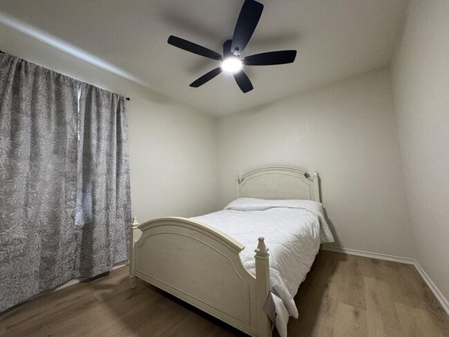 Building Photo - 806 James Loop