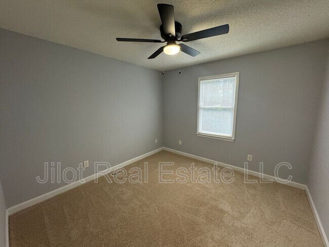 Building Photo - 459 Oak Hill Cir