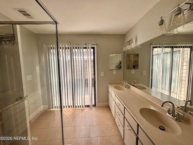 Building Photo - 5449 Fort Caroline Rd