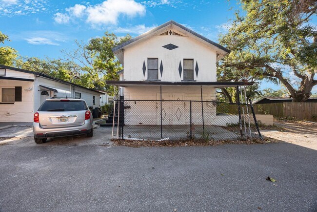 Building Photo - 2242 23rd Ave S