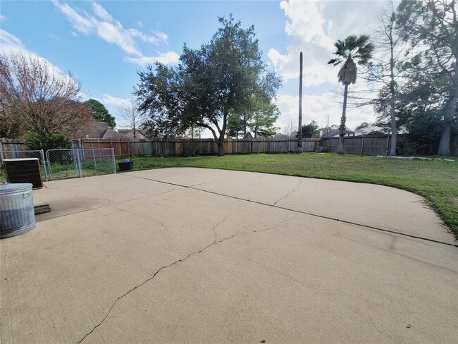 Building Photo - 15635 Kentwater Ct